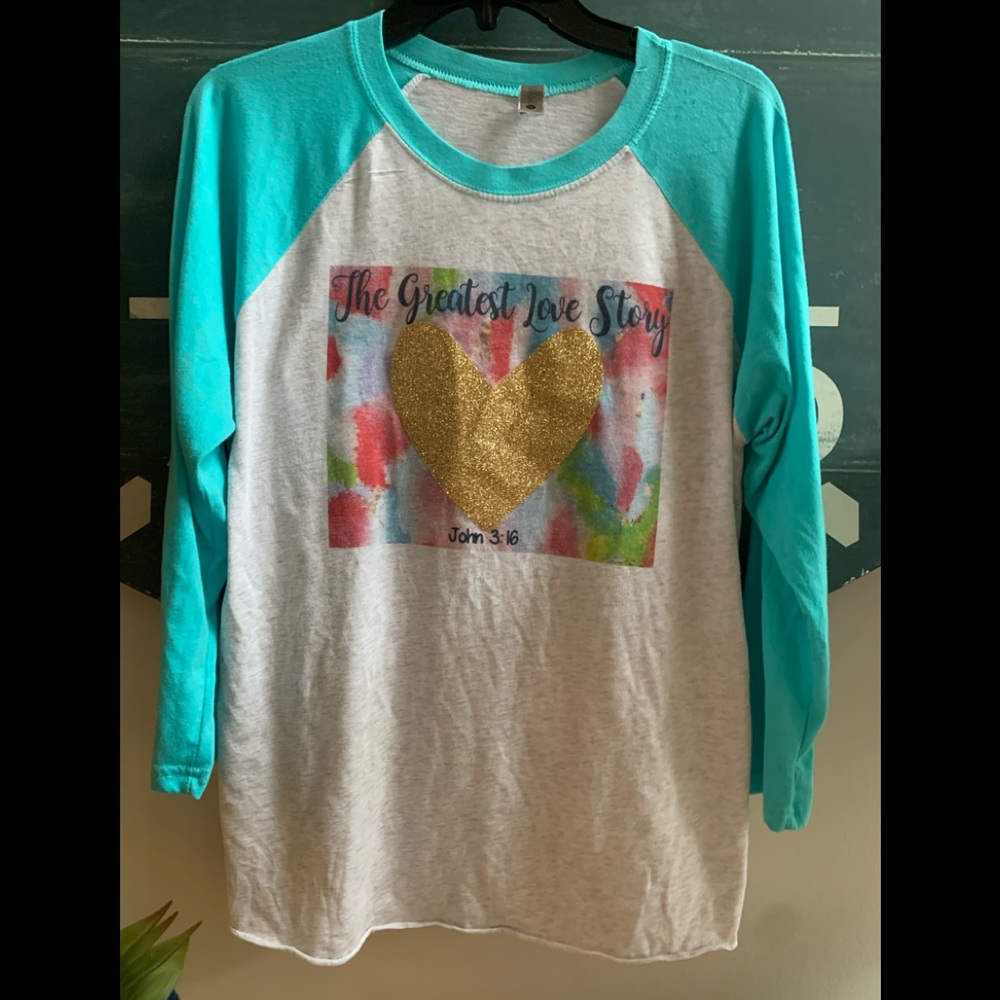 3/$15❤️💙❤️💙❤️Valentines Baseball Tee❤️💙❤️💙❤️